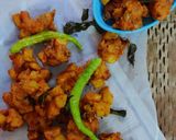 A picture of step 5 of Aloo pakoda.