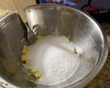 A picture of step 2 of Uruguayan Apple pie.