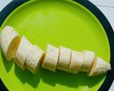 Foto langkah ke 1 dari resep Smoothies Banana with Almontha Milk.
