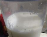 A picture of step 1 of Punjabi Saffron Lassi.