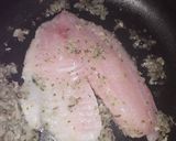 Foto del paso 3 de la receta: Filete de tilapia al ajillo