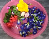 Foto langkah ke 1 dari resep Puding Susu Yogurt with Edible Flower / Hantaran / Gift.