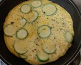 Foto del paso 4 de la receta: Tortilla de huevo con calabacitas