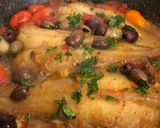 Foto del passaggio 3 della ricetta Rana pescatrice (o coda di rospo) con capperi, acciughe e datterini
