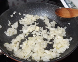 Foto del paso 2 de la receta: Espaguetis con alcachofas y taquitos de jamón