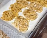 Foto del passaggio 3 della ricetta Tagliatelle ai funghi porcini e finferli