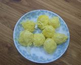 Hình bước làm 1 của món Bánh hoa sen ngàn lớp