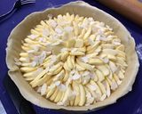 Une image de l'étape 6 de Tarte semi feuilletée aux pommes et amandes.