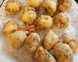 A picture of step 5 of Dahi Bhalle.