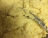 A picture of step 2 of Moong dal halwa.
