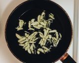 Foto langkah ke 2 dari resep Simple Spaghetti Aglio E Olio.