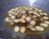 Foto langkah ke 3 dari resep Biji ketapang manis eggless.