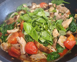 Foto del paso 3 de la receta: Macarrones con sobras de pollo asado y verduras