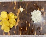 A picture of step 2 of Mozzarella Meatloaf.
