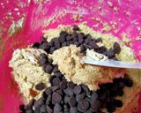 Foto langkah ke 4 dari resep Chocolate Chips Cookies.