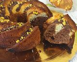 Foto del passaggio 6 della ricetta Bundt cake bicolor con cioccolato e granella di pistacchio