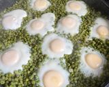 Une image de l'étape 4 de Petits pois aux œufs pochés – recette Portugaise.