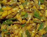 পেঁয়াজকলি মৌরলা মাছের চচ্চড়ি (mourala macher chorchori recipe in Bengali) রেসিপির ধাপ 4 ছবি