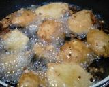A picture of step 3 of Aloo pakore.