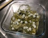 Une image de l'étape 8 de Poireaux vinaigrette marinés sauce câpres et feta.