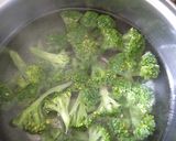 Foto langkah ke 1 dari resep Broccoli sautee with garlic butter.