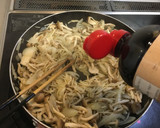 Foto del paso 6 de la receta: Espaguetis de setas estilo japonés