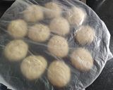 Foto del paso 3 de la receta: Pancitos de cebolla al pesto