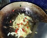 Foto langkah ke 2 dari resep 5. Cah Kangkung Belacan.