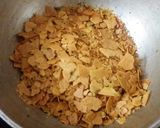 A picture of step 1 of Khakhra chivada.