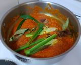 A picture of step 2 of Chicken Curry (Kari Ayam).