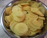 Baconbe tekert mézes-mustáros csirkecsíkok chips ágyon recept fázis 3 fotója
