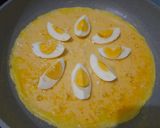 Foto langkah ke 6 dari resep Omelete Telur Bawang Putih Tabur Oregano.