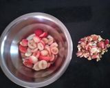 A picture of step 1 of Karonda chutney.
