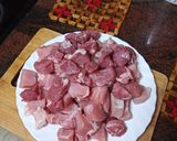 Foto del paso 1 de la receta: Cochino frito con papas y champiñones
