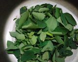 Foto langkah ke 1 dari resep Sayur Bening Daun katuk.