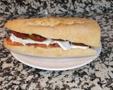 Foto del paso 3 de la receta: Bocadillo de salmón con queso fresco de cabra con tomate