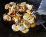 Foto langkah ke 3 dari resep Semur Wortel Telur Ceplok.