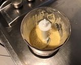 Une image de l'étape 2 de Sauce salade à la moutarde, noix, vinaigre de truffe et fines herbes.