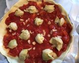 Une image de l'étape 4 de Pizza maison tomates anchois poivrons artichauts mozzarella di buffala et câpres italiennes.