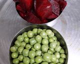 A picture of step 1 of Beetroot-mater ki sabzi.