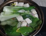 Foto langkah ke 3 dari resep Sayur Bening Sawi Tahu.