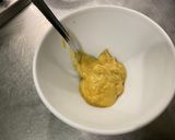 Une image de l'étape 1 de Sauce salade moutarde cidre et herbes.