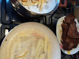 Milanesa napolitana con fritas y ensalada