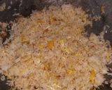 Foto langkah ke 7 dari resep Nasgor Potre Koneng (Khas Madura).
