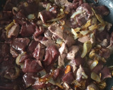 Foto del paso 2 de la receta: Hígado de ternera estofado con patatas en dados