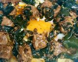 Foto del paso 8 de la receta: Huevos rotos con alga wakame y atún marinado