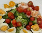 Hình bước làm 4 của món Cơm nhà với salad tôm bông cải trứng, cà tím xào thịt băm, bánh bí đỏ phomai, canh rong biển nạm bò