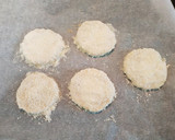 Foto del paso 5 de la receta: Hamburguesas de hummus de garbanzos rebozadas con queso