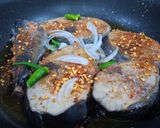 Hình bước làm 1 của món Cá ngừ kho dưa cải