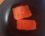 Foto del paso 4 de la receta: Salmón con salsa de camarones al coco y eneldo con papas moradas